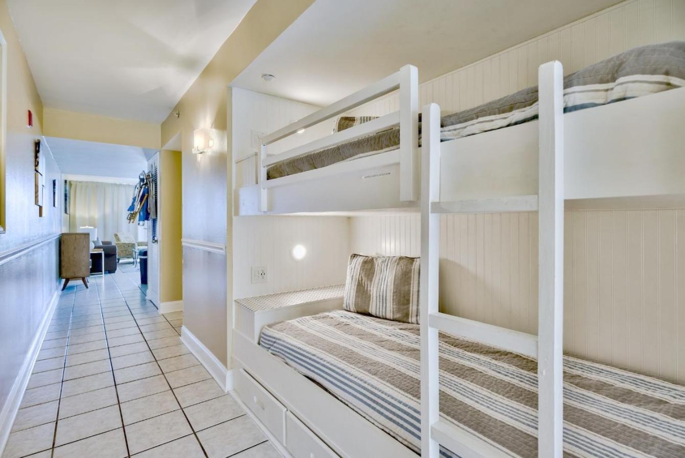 Pelican Beach Resort Condos Дестин Экстерьер фото