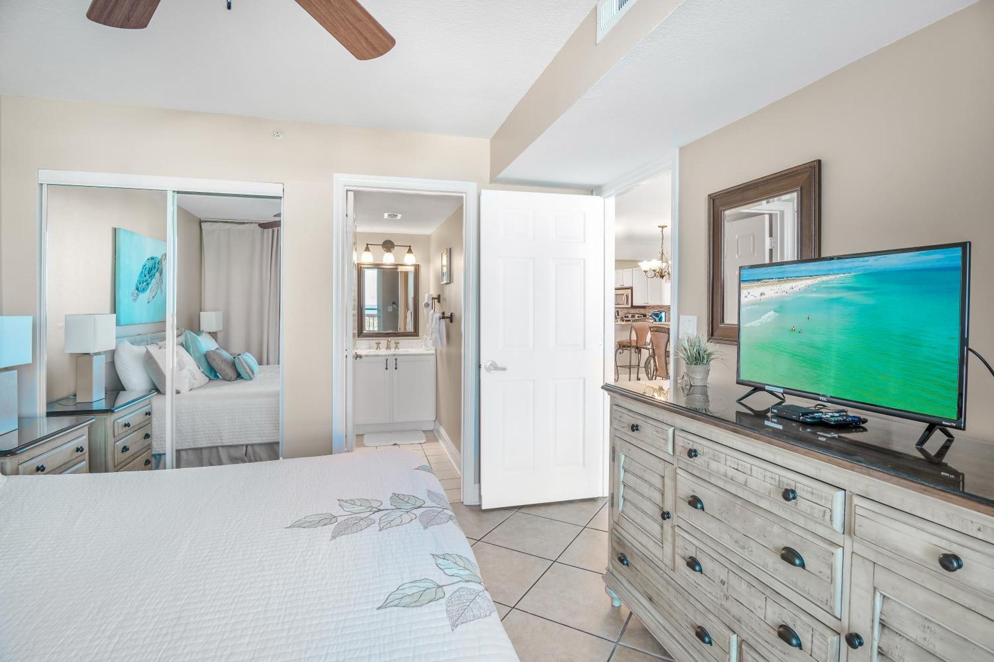 Pelican Beach Resort Condos Дестин Номер фото